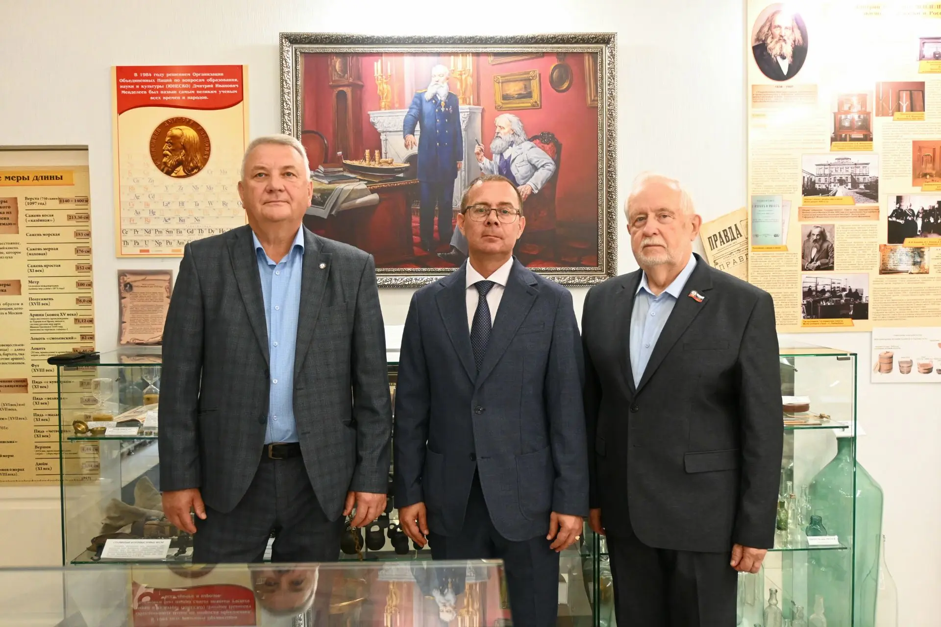 ФБУ «Кировский ЦСМ» посетил Председатель РОСПРОФПРОМ 🇷🇺

⚡️В Кировском ЦСМ побывал с рабочим визит
