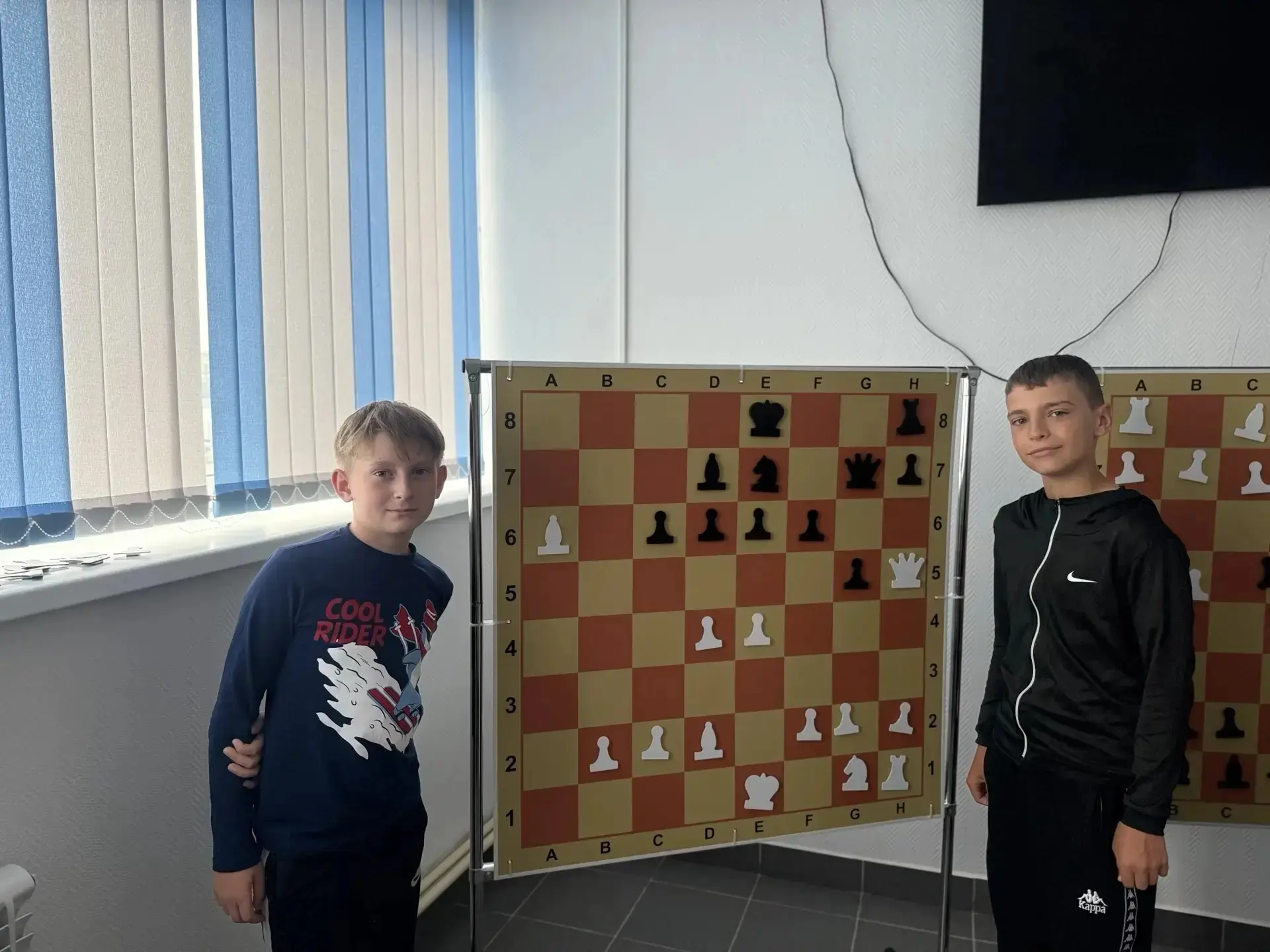 🌞 14-й день пришкольного лагеря «Солнышко» начался с нашей традиционной бодрой зарядки! Ребята заря