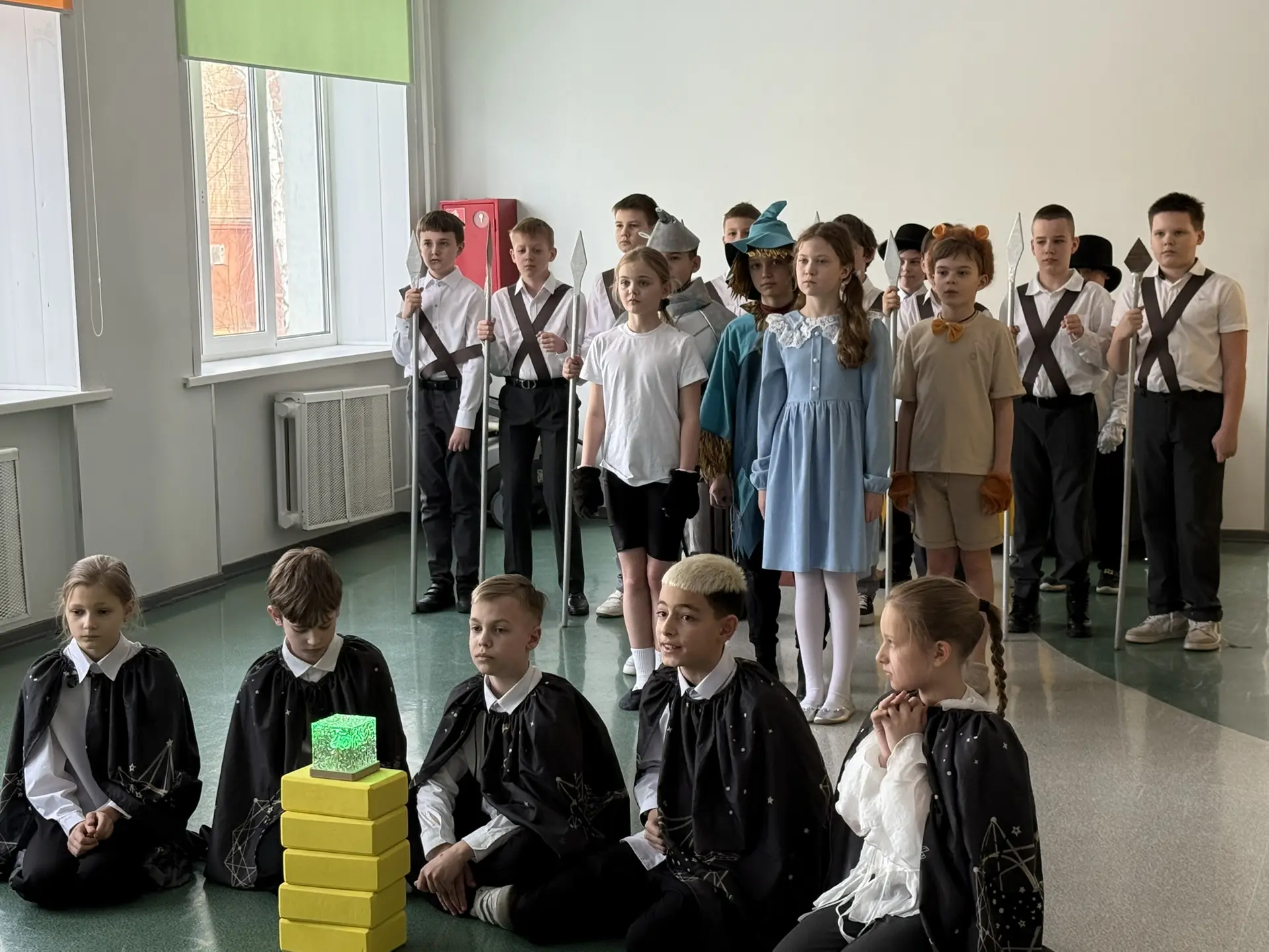 🎭 В рамках 18-го ежегодного театрального фестиваля «Школьные подмостки» 4 «Б» класс отправился в вол