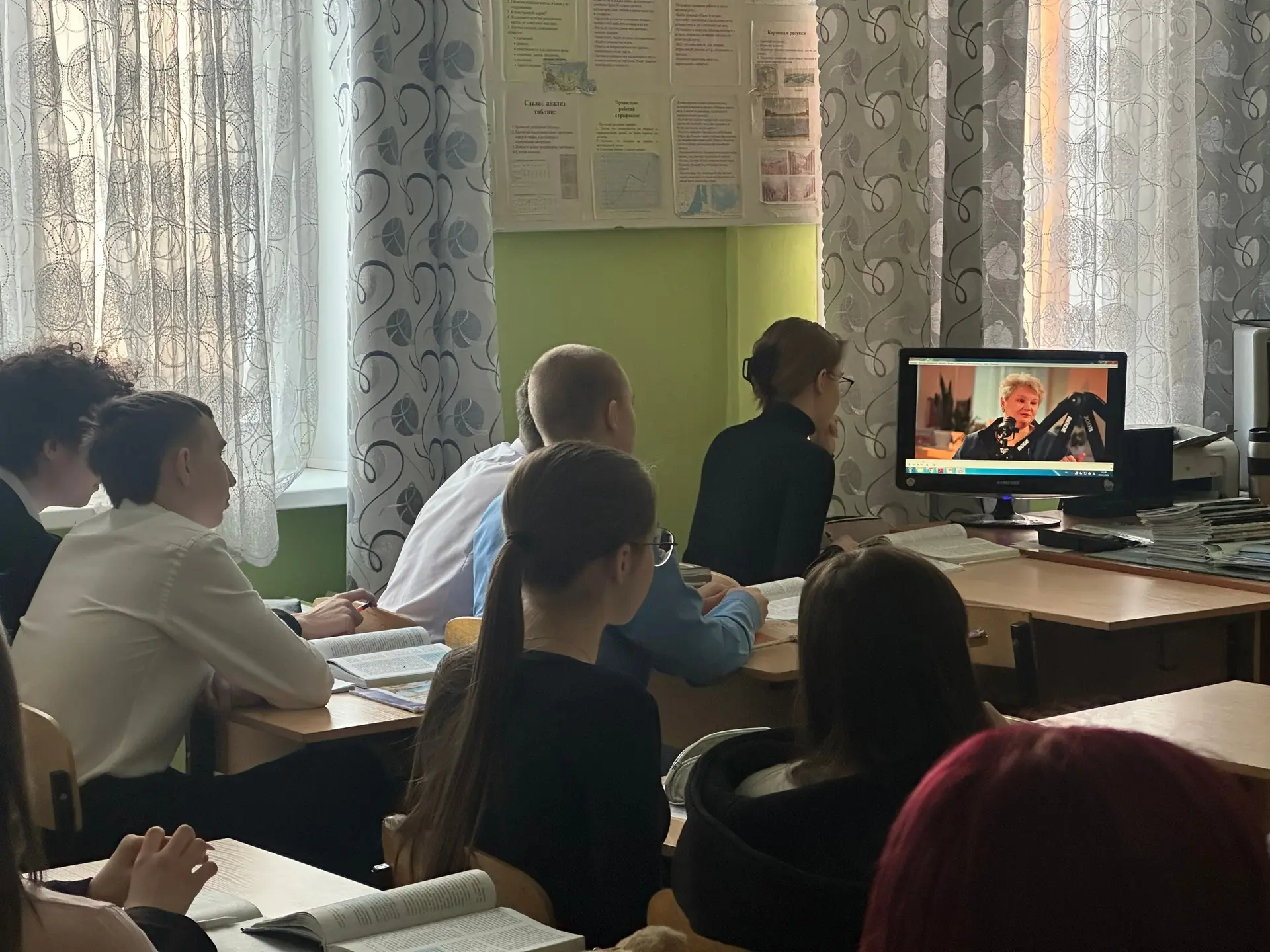 Патриотическое воспитание школьников: просмотр подкаста «Грани патриотизма»  Ученики нашей школы при