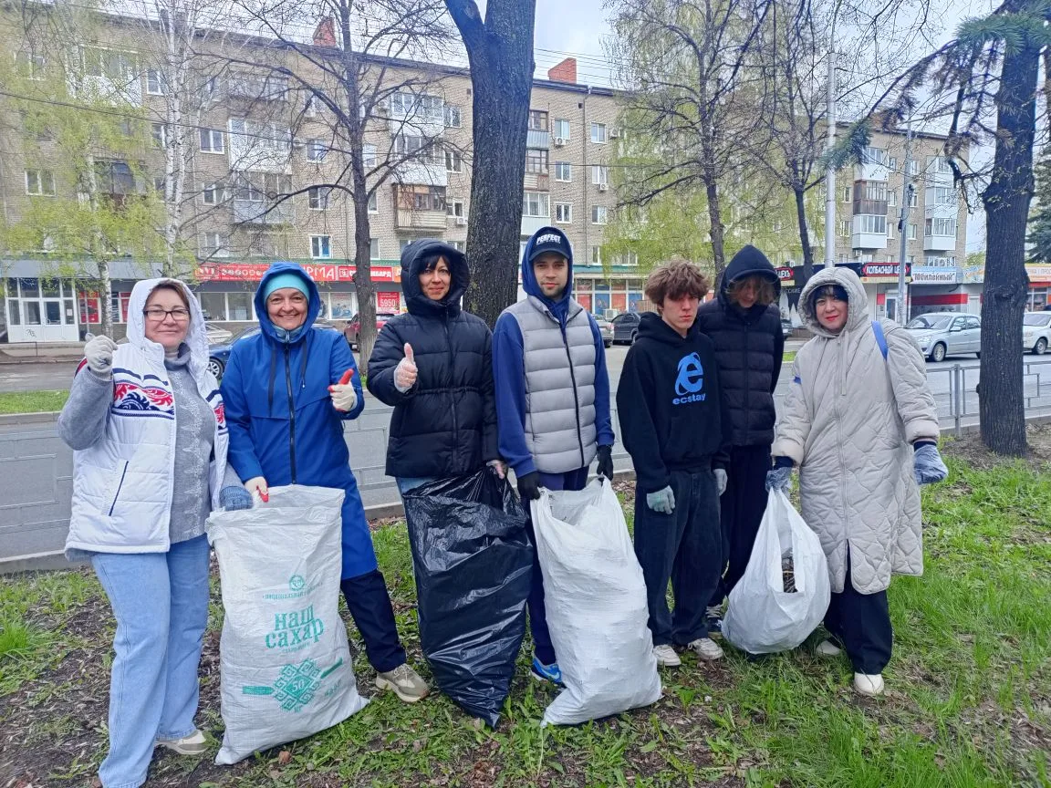 🧩🧹25 апреля наша школа приняла активное участие в общегоррдском субботнике.       Взяв все самое нео