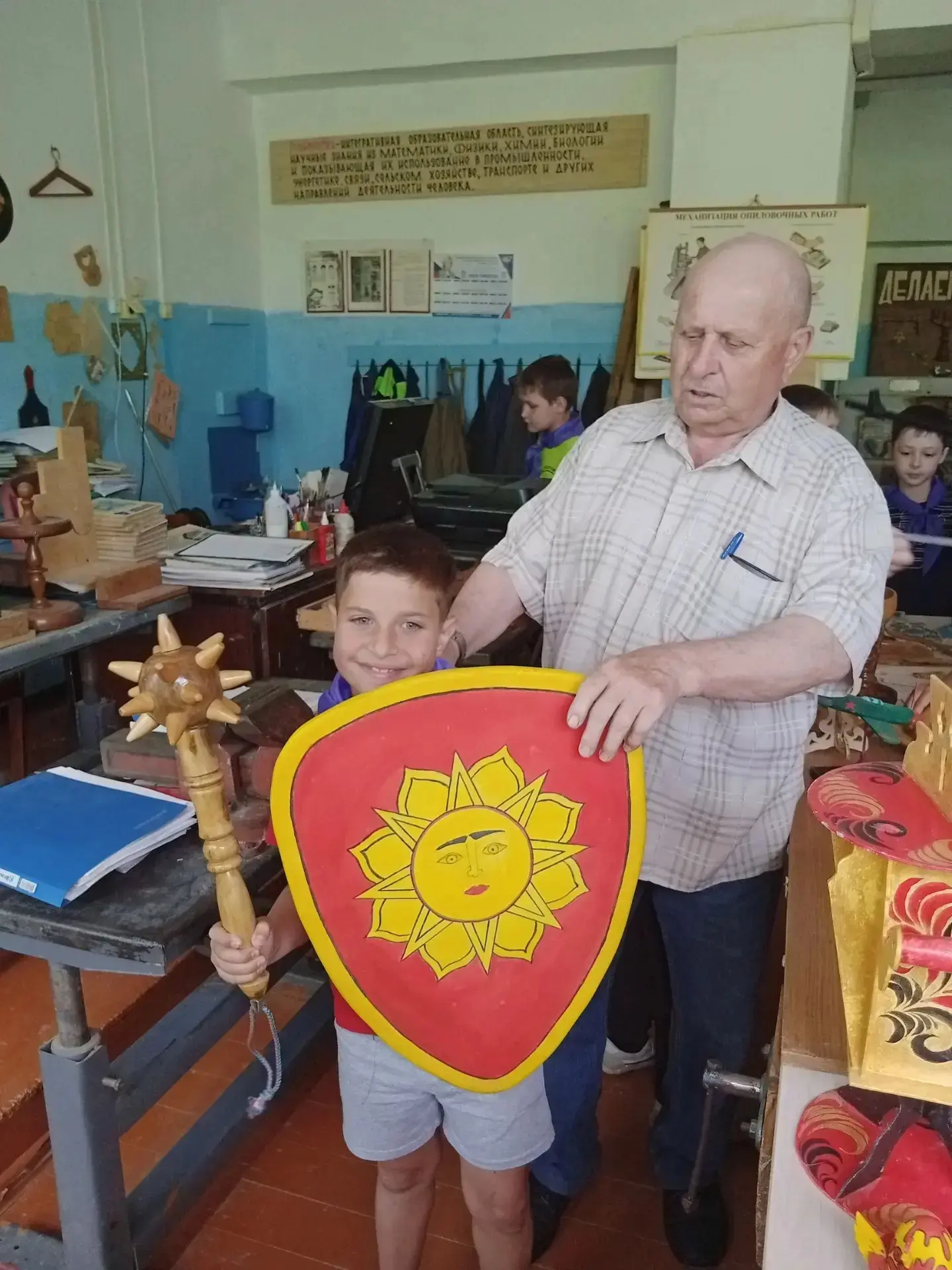17  июня🌞 в пришкольном лагере "Солнышко" 🌞прошло увлекательное занятие кружка "Умелые ручки ". Уч