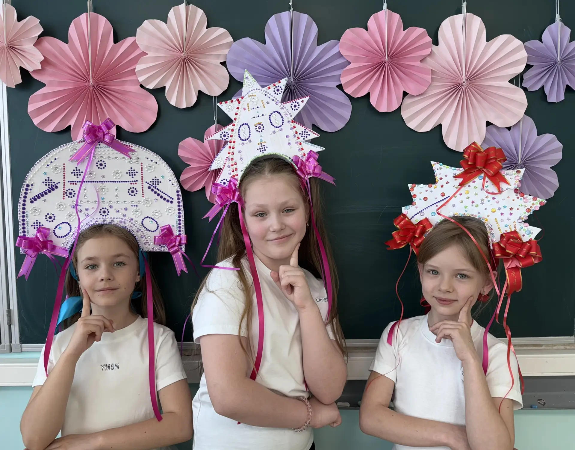 ✨ Сегодня в нашей школе царила настоящая волшебная атмосфера! ✨  Активисты Совета Первых и мамы из с