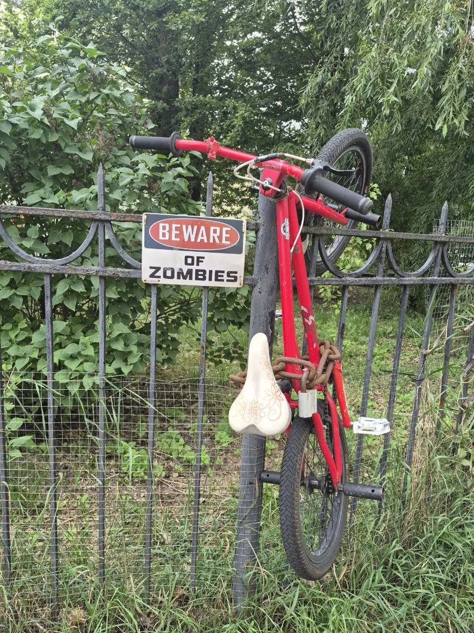 Тем временем в Питере случился зомбиапокалипсис😱