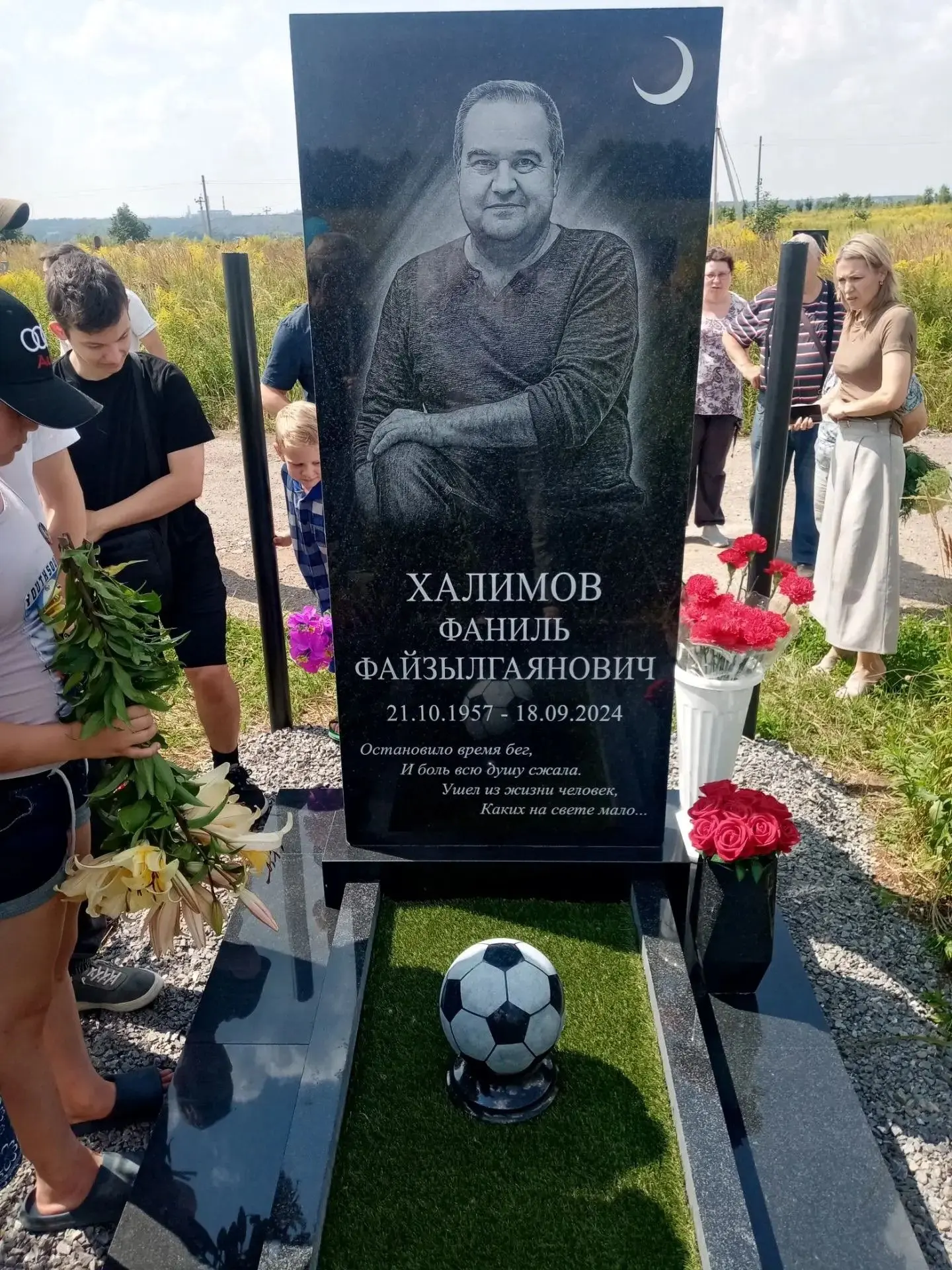 22 июля на Северном кладбище в Уфе состоялось торжественное открытие памятника тренеру по футболу сп