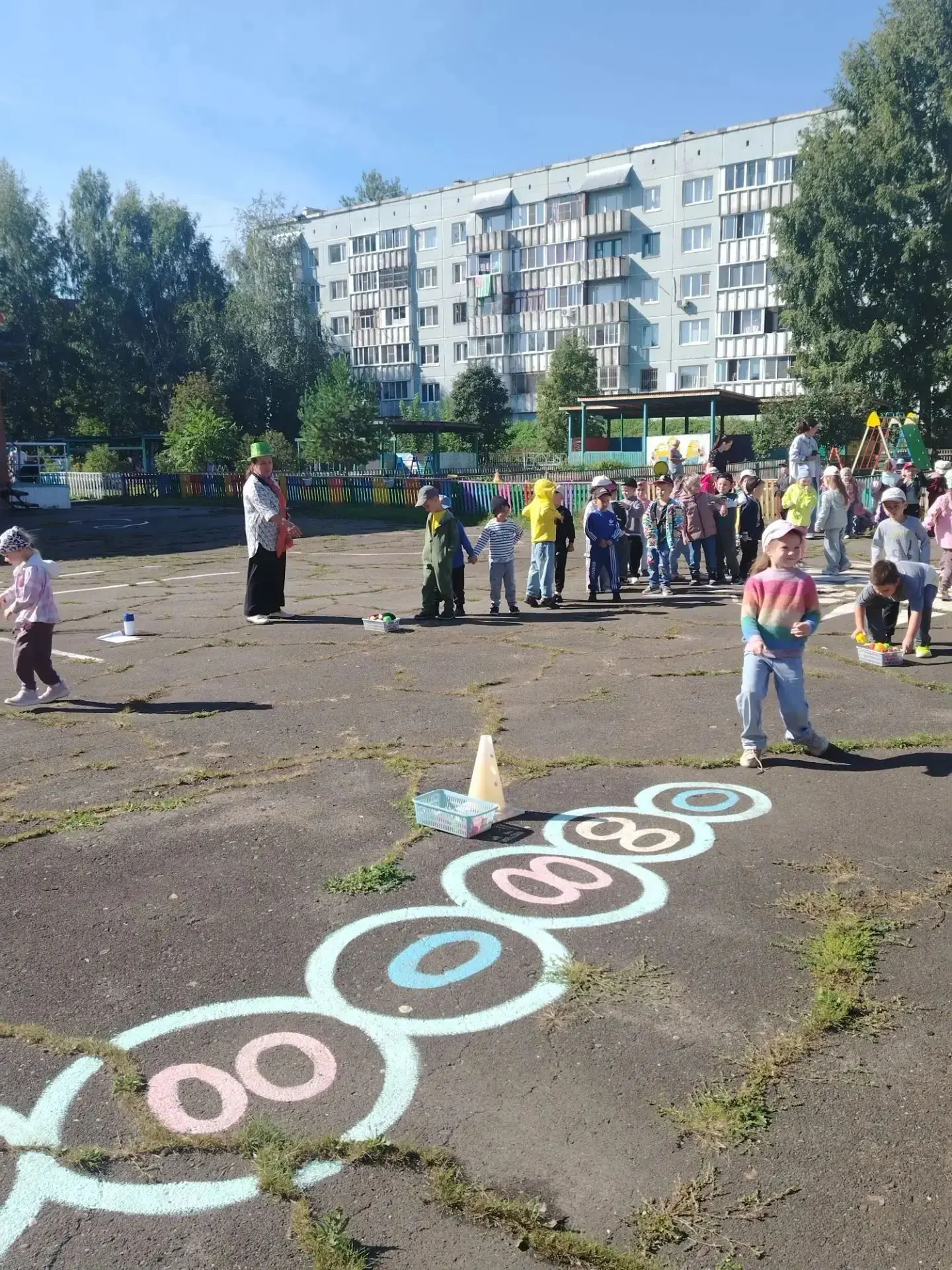"Незнайка в гостях у ребят"