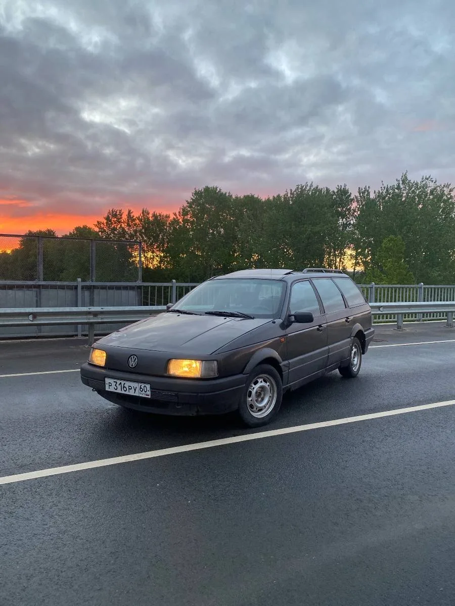 Volkswagen - Passat - 1990г
