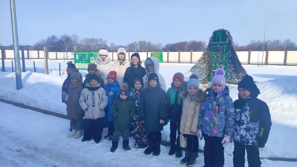 🇷🇺🇷🇺🇷🇺Накануне Дня защитника Отечества учащиеся нашей школы совершили незабываему...