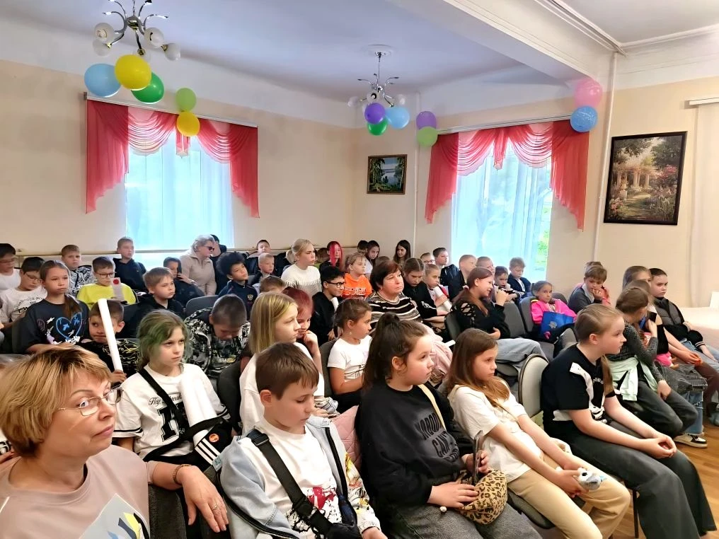 2 июня в рамках работы летней площадки, двери ДШИ № 17 распахнулись для учащихся МОУ СОШ № 72. Празд