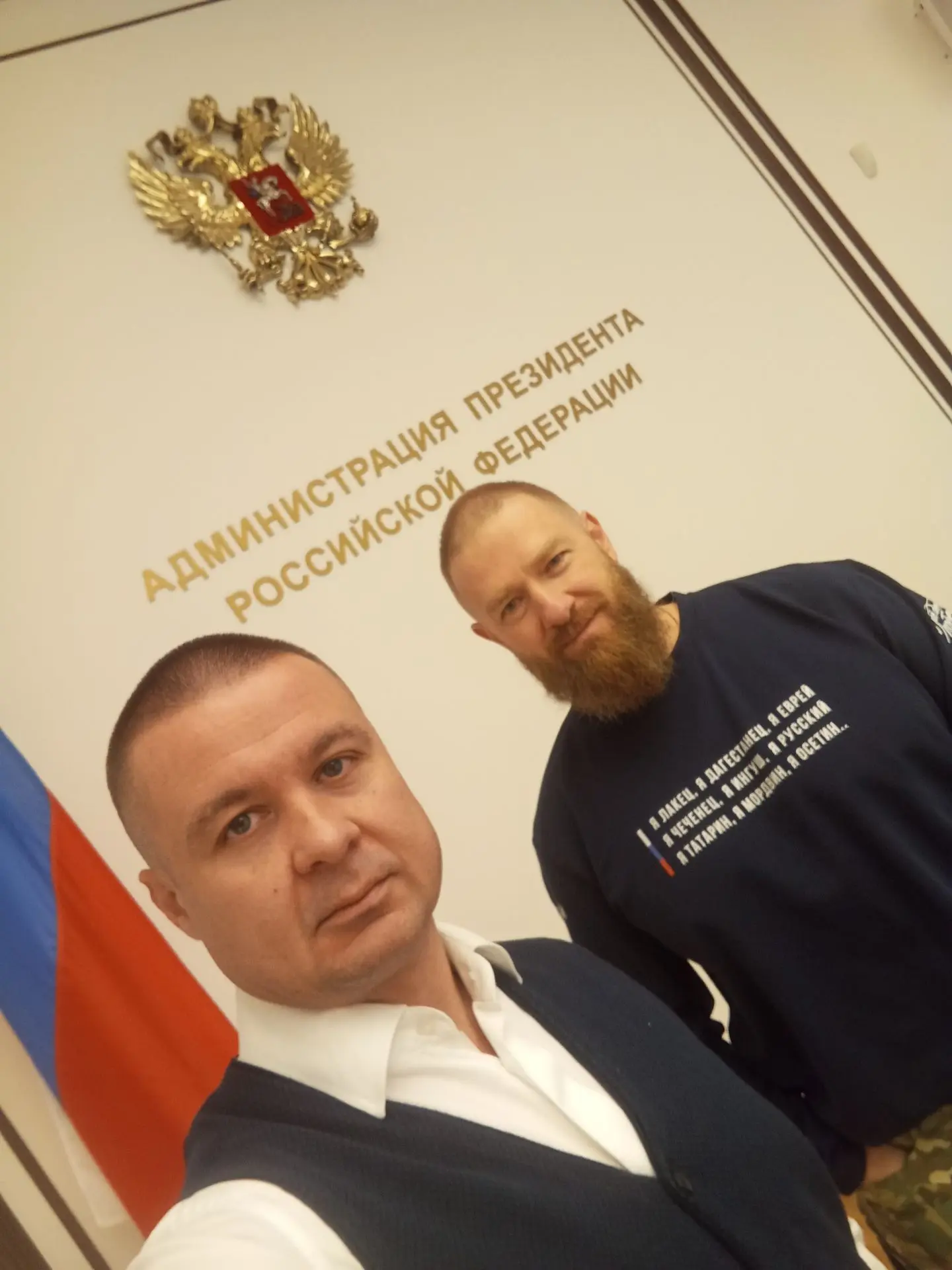 📓Сегодня получил в дар книгу — повесть «Мариуполь. Останься живой!» — из рук автора, в...
