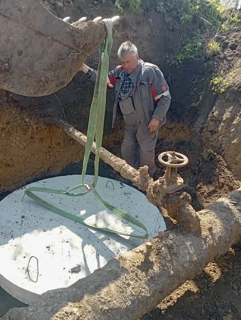 В селе Клинкино Донецкой Народной Республики установили новый насос для надежной подачи воды ⚙️Авари