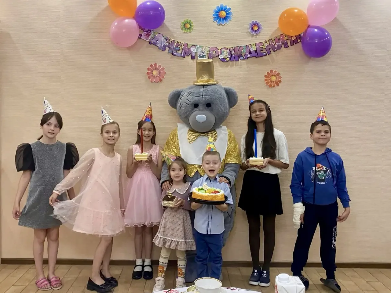 🎉 С Днём рождения, наша звёздочки!
