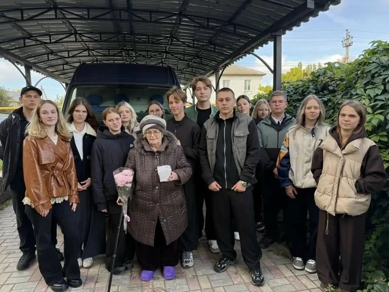С Днём учителя поздравили педагогов-ветеранов Первомайского округа