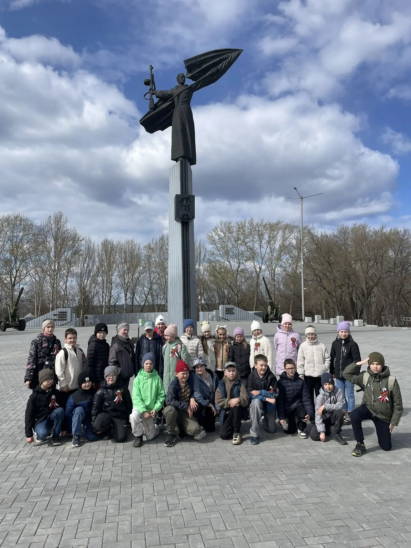 ✨ Путешествие в историю Великой Отечественной войны  🎓 Ученики 3 «А» и 3 «Г» классов в праздничные д
