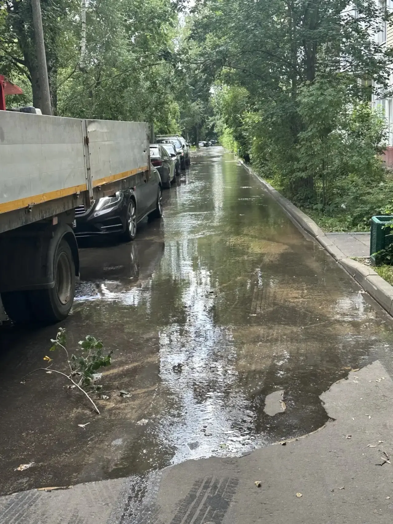 ❗Во время проведения ремонтных работ специалисты «Мособлэнерго» повредили трубопровод холодного водо