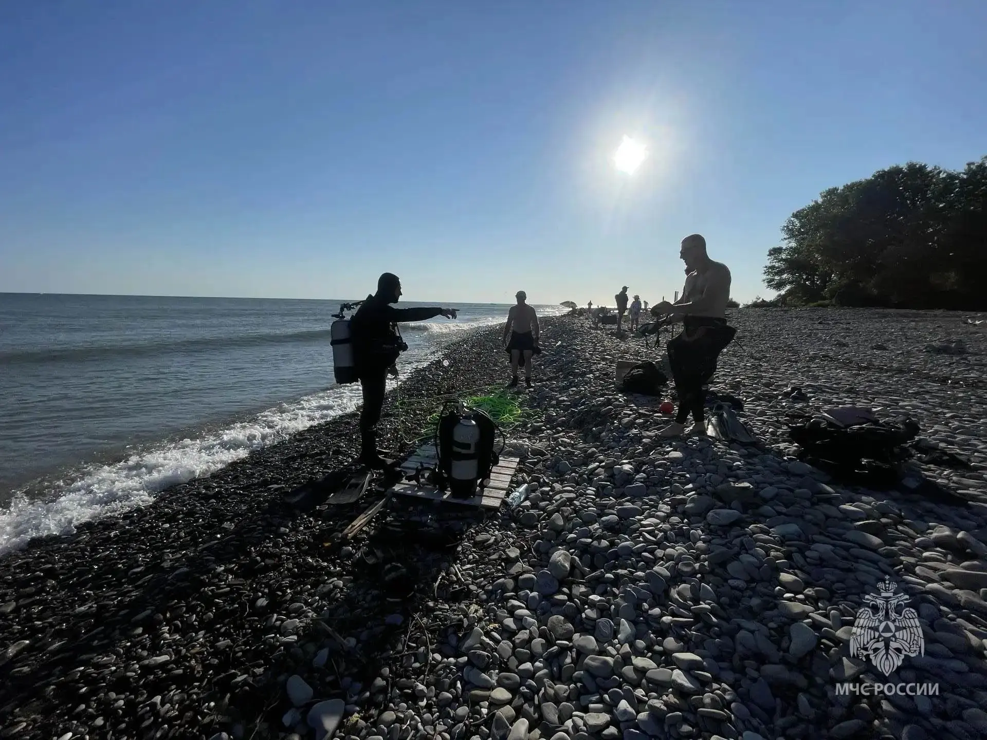 В Сочи море унесло двух туристов, одного нашли мертвым.

Второго ищут уже вторые сутки: работают вод