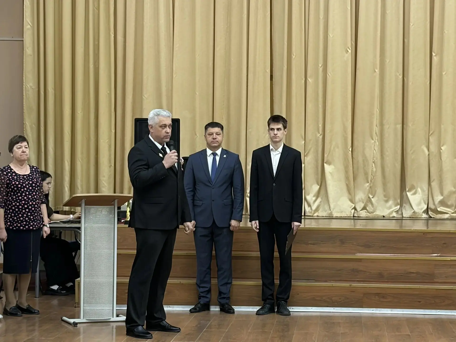 Сегодняшнее утро в нашей школе было по-настоящему торжественным! Кадеты 7 взвода с гордостью и ответ