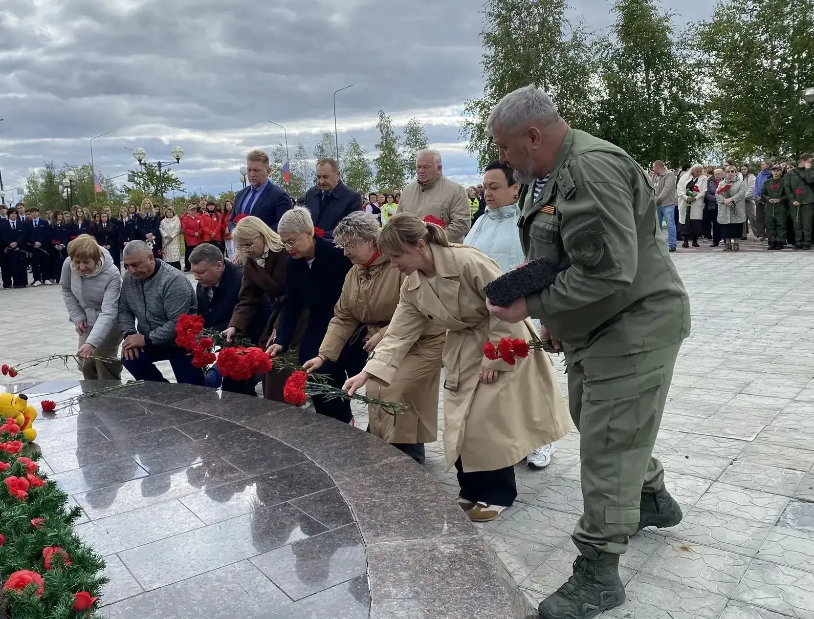 Сегодня, 3 сентября, в День солидарности в борьбе с терроризмом, нижневартовцы приняли ...