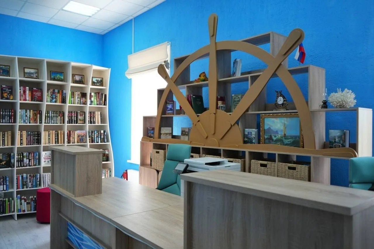 📚 В Мариуполе открылась обновлённая модельная библиотека имени Серафимовича.