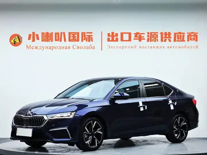 Практичный чешский седан! Skoda Octavia — простор, экономичность и богатая комплектация.