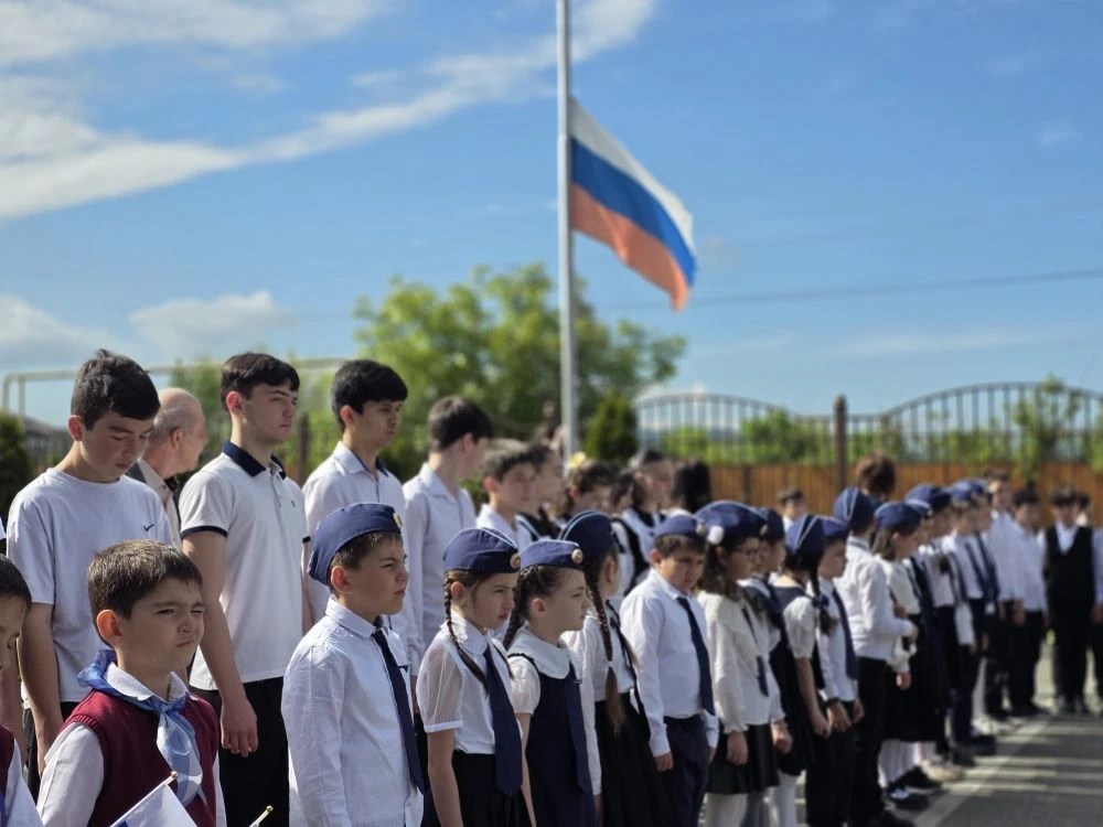 ☀️Солнечное утро, стройные ряды учеников, торжественные звуки гимна…