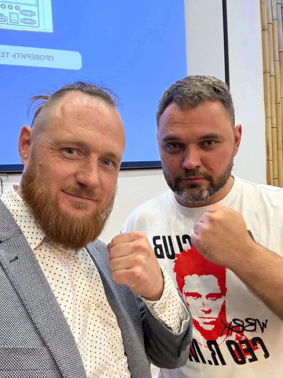 Сфоткались как перед спаррингом 😅. В итоге получился хороший вечер с сильной аудиторие...