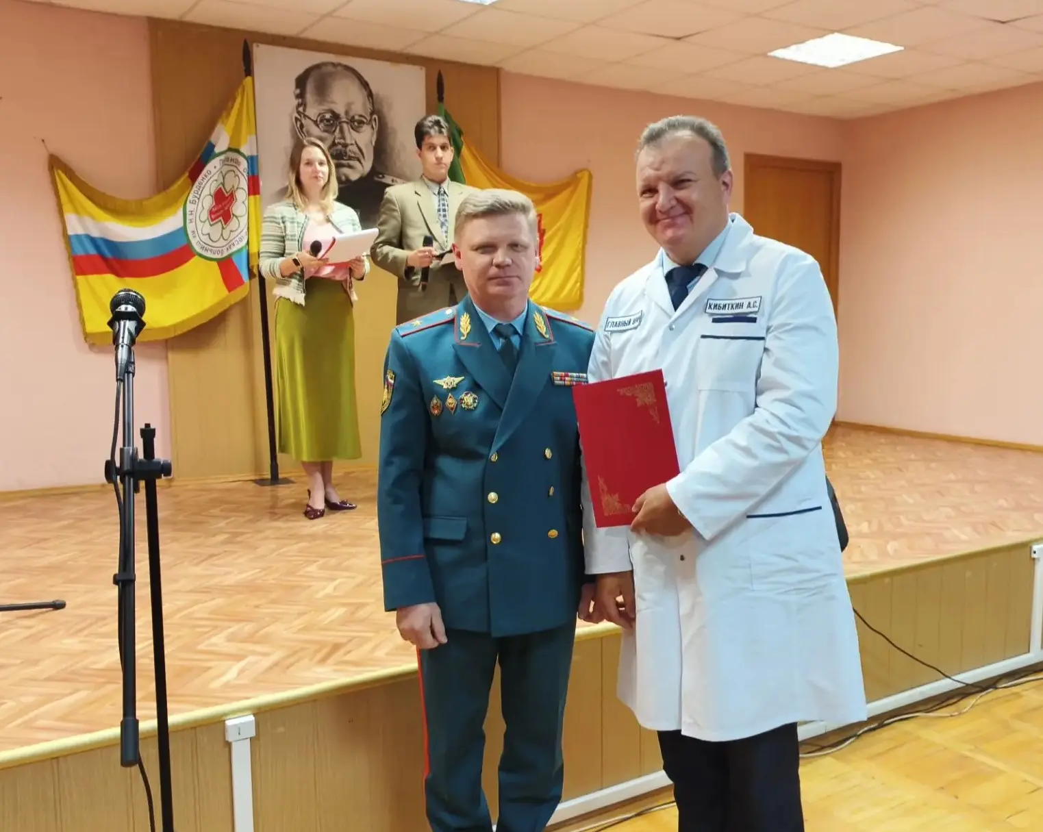 В рамках торжественного мероприятия слова поздравления прозвучали от депутата Законодательного Собра