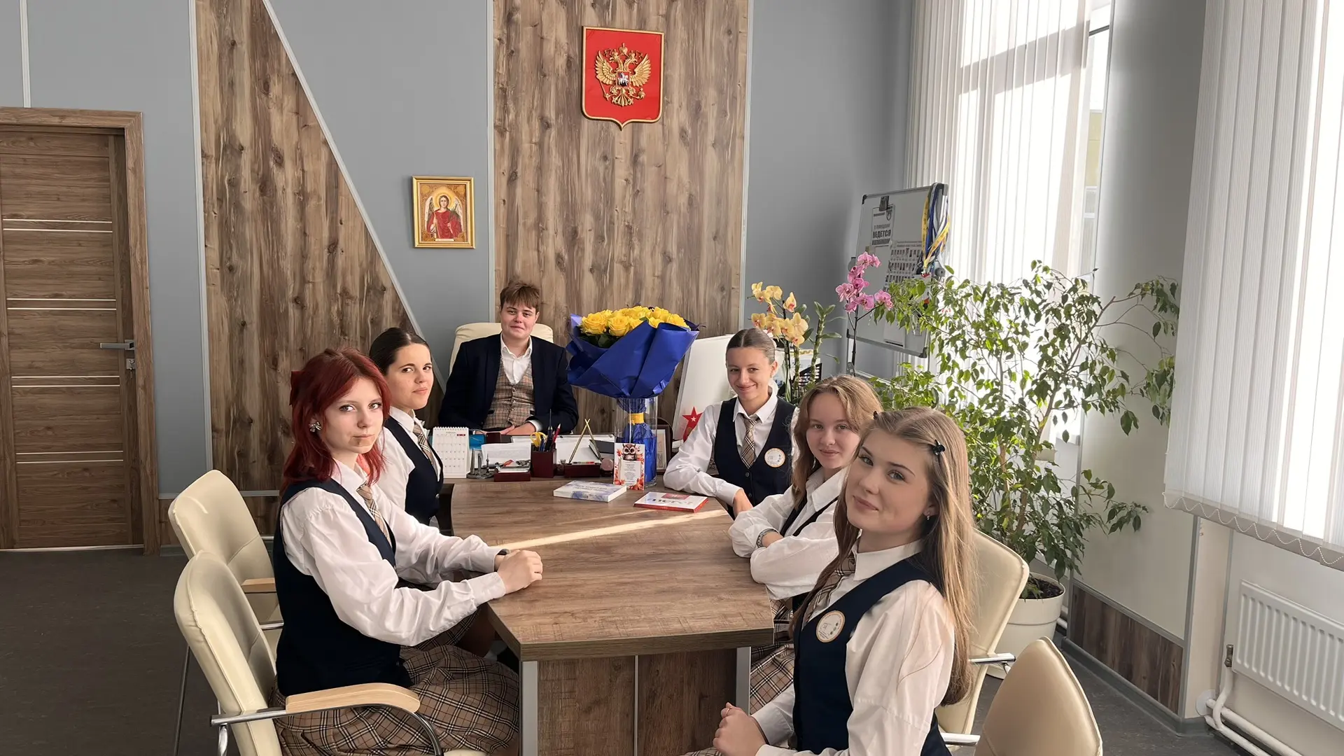 А это наша АДМИНИСТРАЦИЯ ШКОЛЫ!!! Очень строгие🤫🤩💫