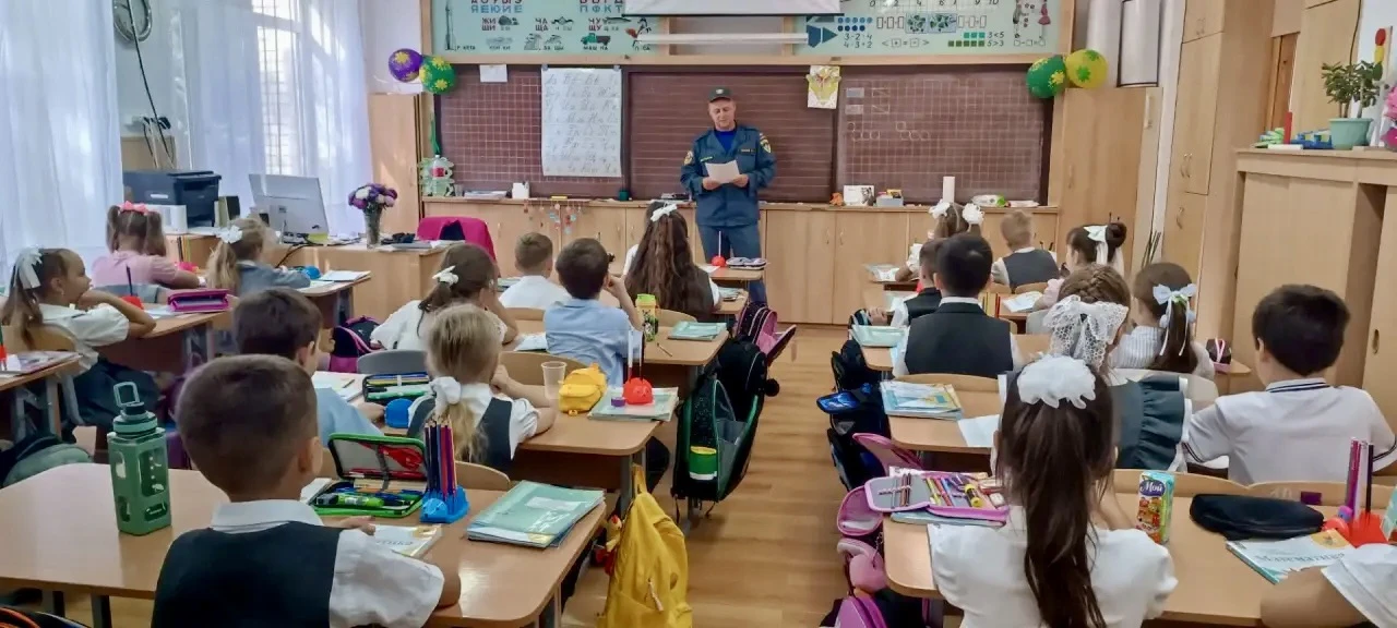 ❗️В пятницу для обучающихся начальной школы прошёл открытый урок безопасности, который ...