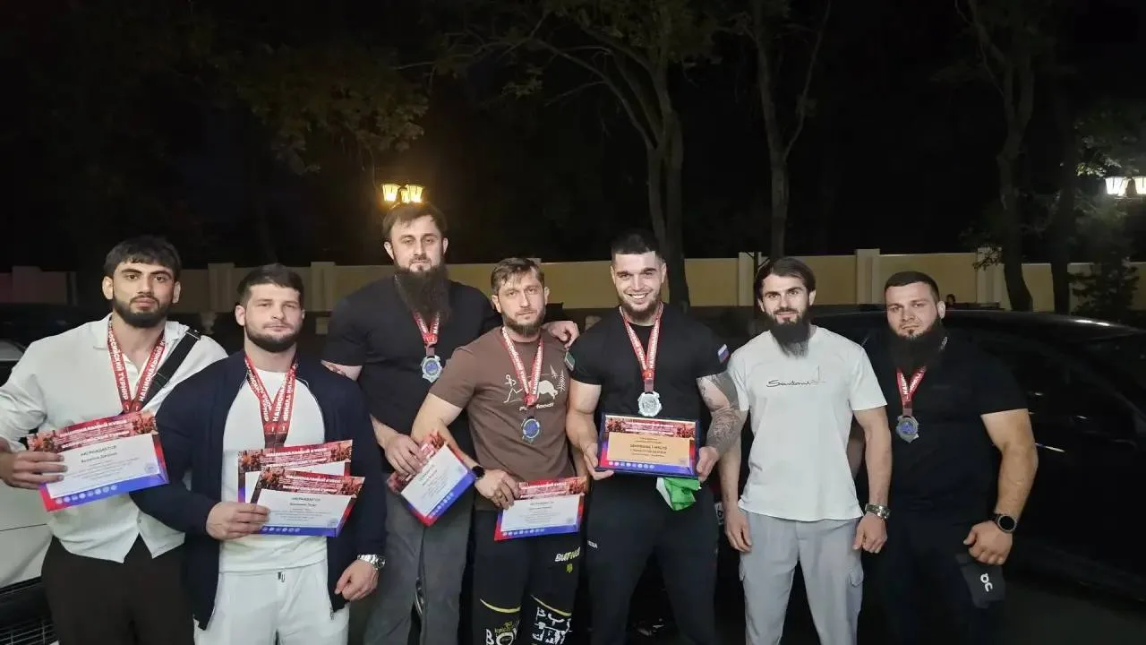 Няганец Илья Гребенюк — чемпион России по строгому подъёму 📊