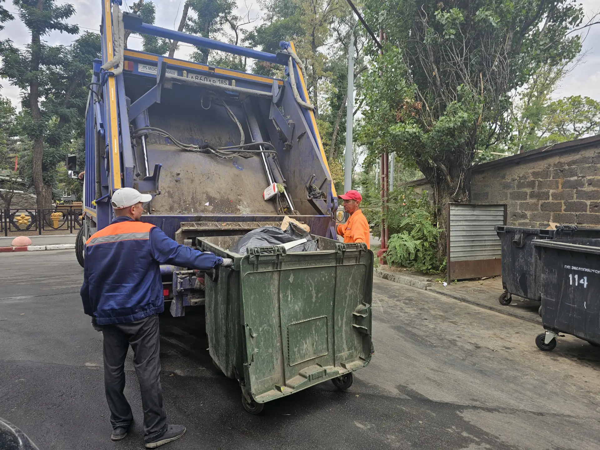 Несмотря на вызовы, работаем для людей! 🚛