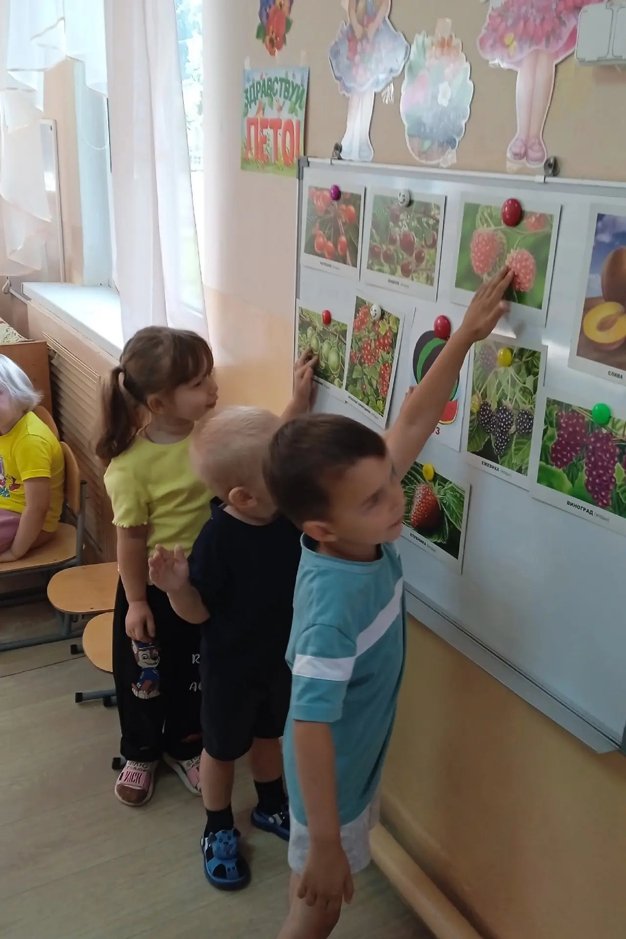 🍓 Яркий, вкусный и сочный — именно так прошел День ягод в младшей группе🍒Сегодня наши...