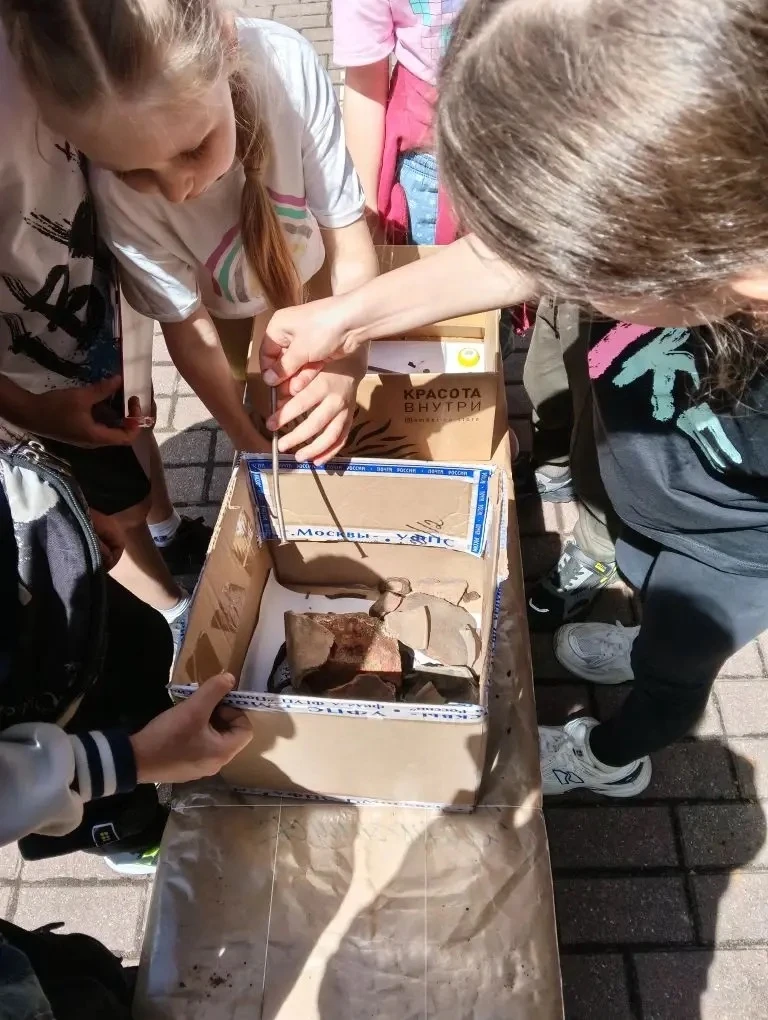 ТИШИНА В МУЗЕЕ? НЕТ, ЭТО НАШИ АРХЕОЛОГИ В ДЕЛЕ! 🦖🏛️

Сегодня ребята из пришкольного лагеря соверши