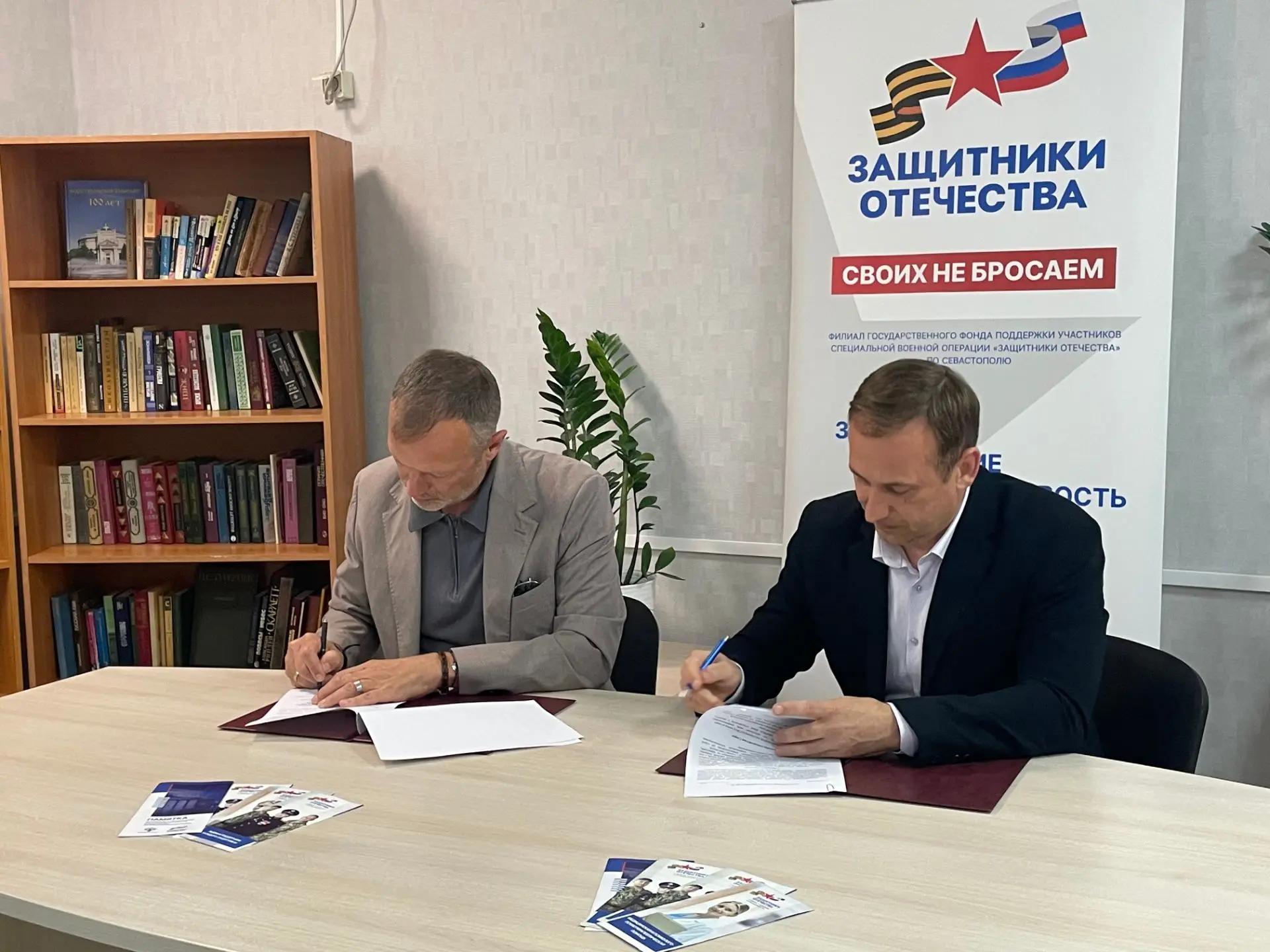 Искусство и мужество объединяются! 🎨⭐
Сегодня Российская галерея искусств и севастопольский филиал 