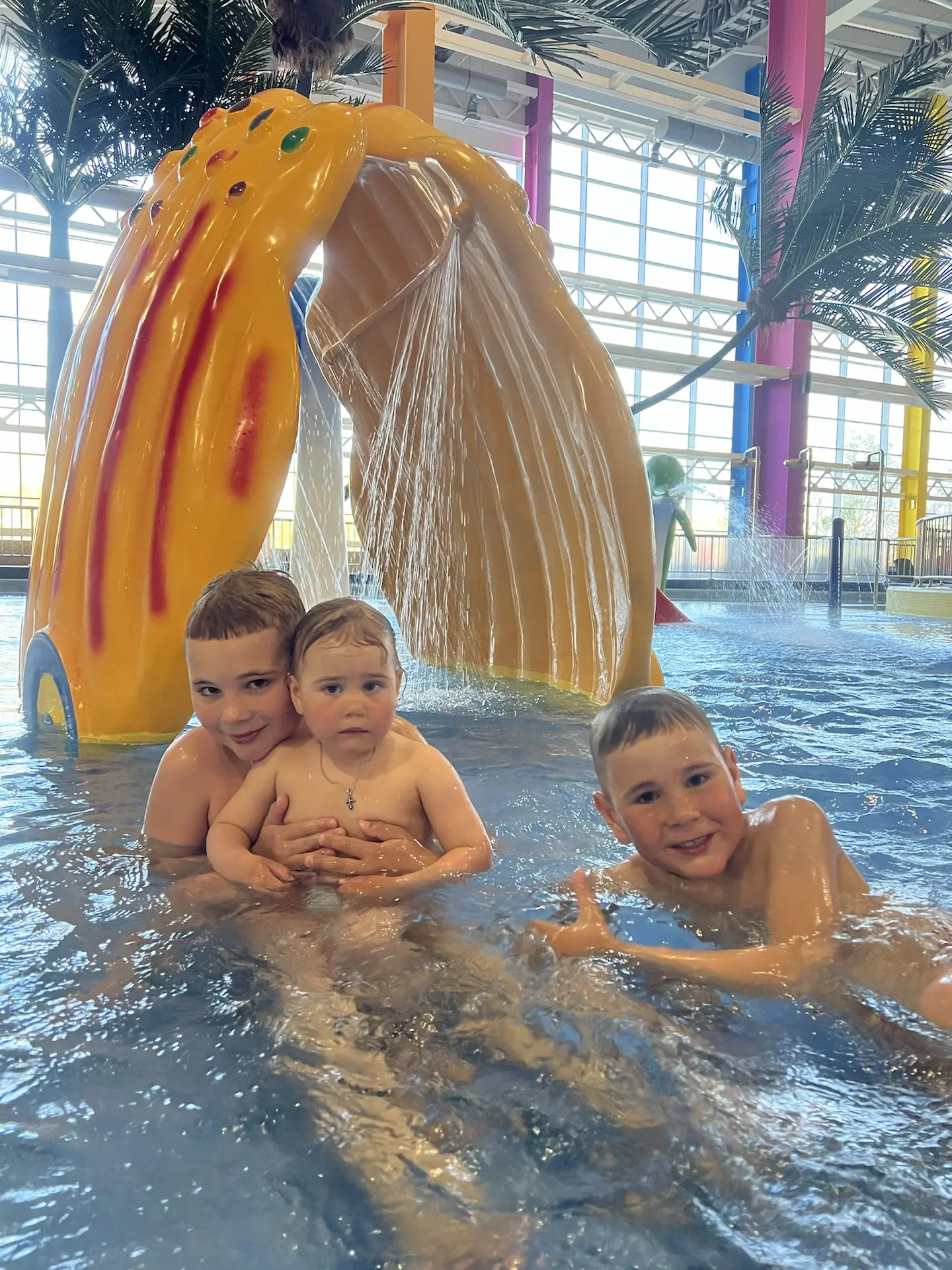 Сходили в аквапарк. Долго думала идти в аквапарк с Машей или нет. В итоге в последний м...