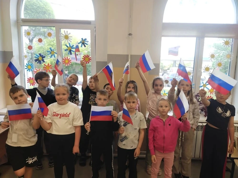 Сияем вместе с Россией! ✨
Атмосфера праздника уже витает в воздухе! Сегодня наши ребята с большим эн