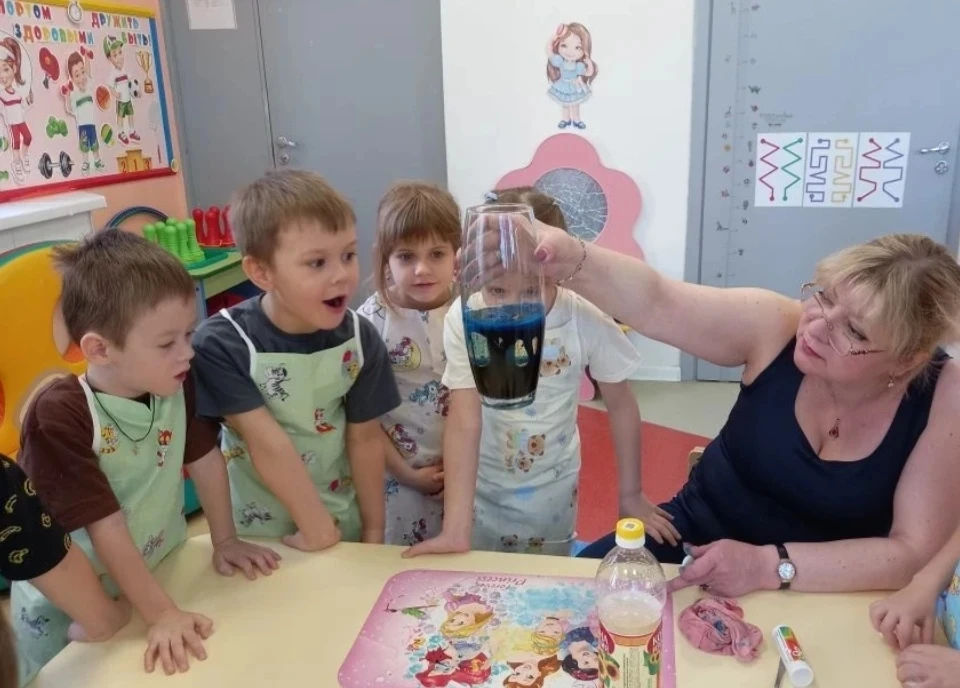 👨‍🔬Яркое путешествие по науке: Лавовая лампа своими руками!  Дети из группы «Лучики» #ДО_Умка погруз