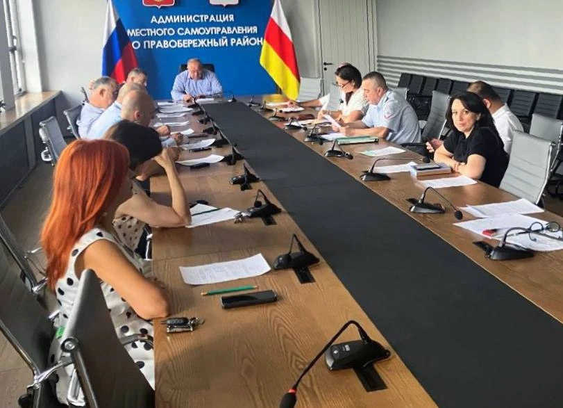 В Правобережном районе состоялось заседание комиссии по профилактике правонарушений сре...