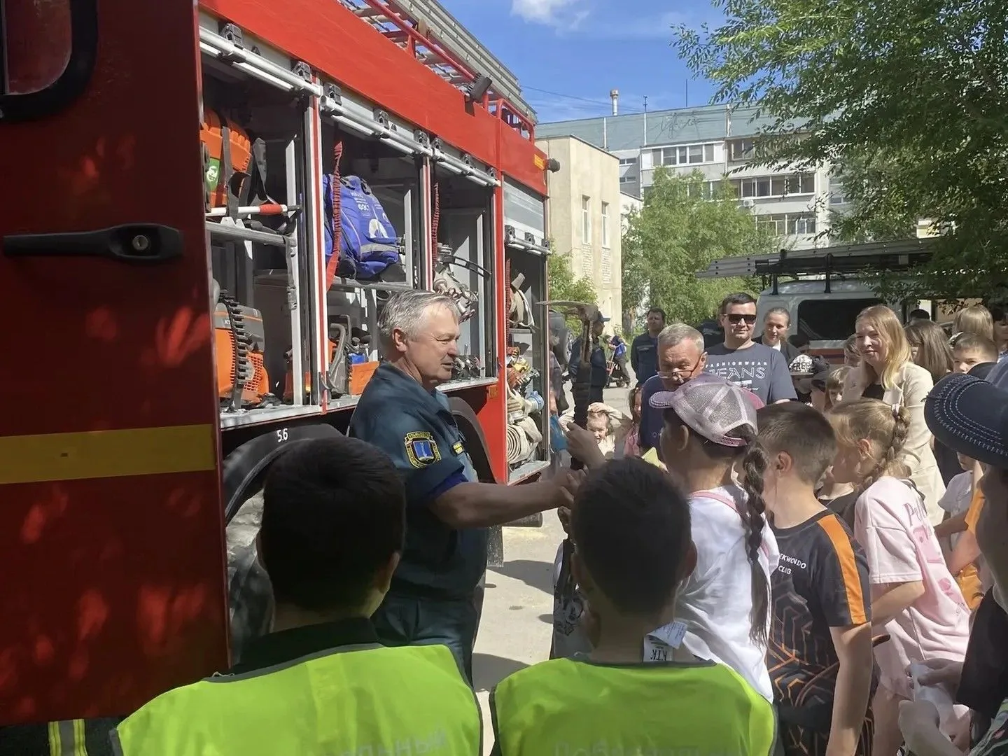 🧯Пожарные и спасатели организовали праздник безопасности для детей