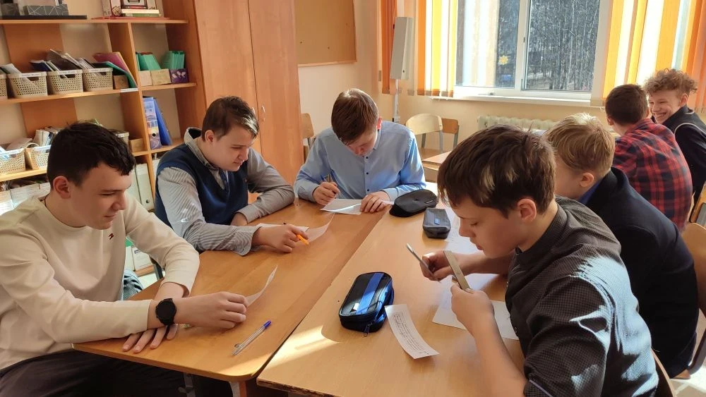 В рамках декады математики и информатики в 7 "В" классе прошел творческий урок на тему «Треугольники