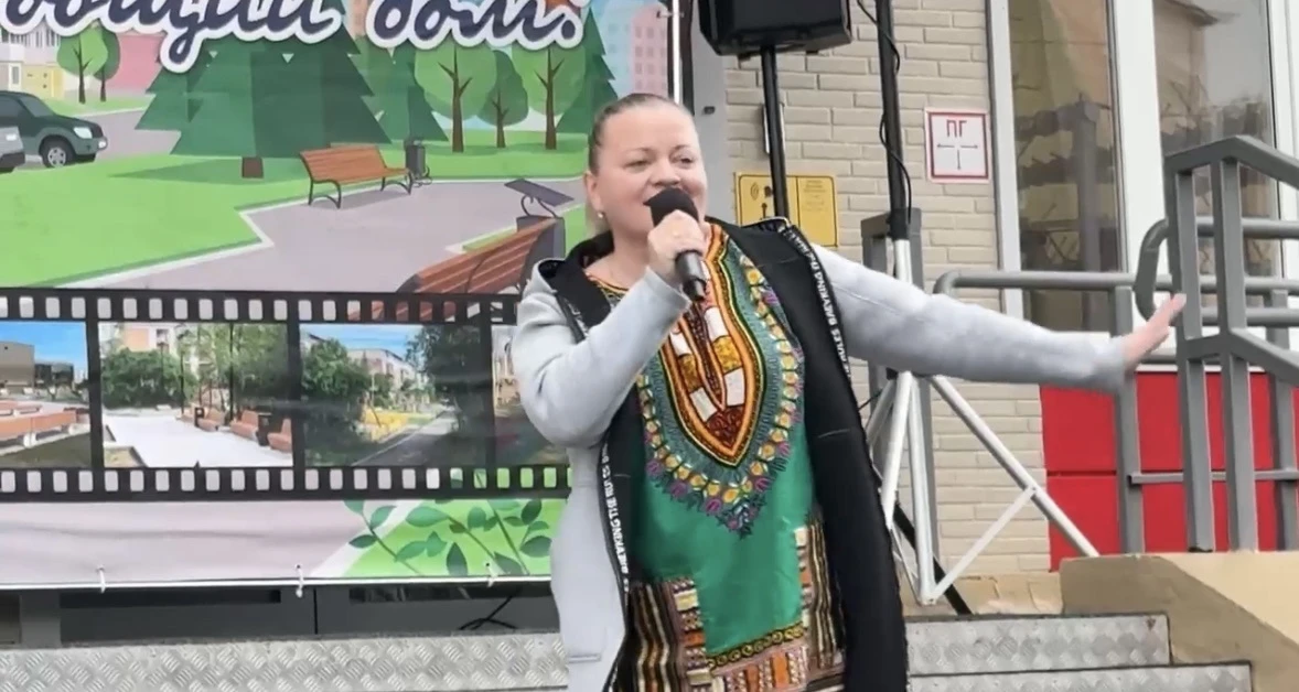 Вокальный коллектив  «Лирица» в минувшую пятницу принял участие в концертной программе Дня микрорайо
