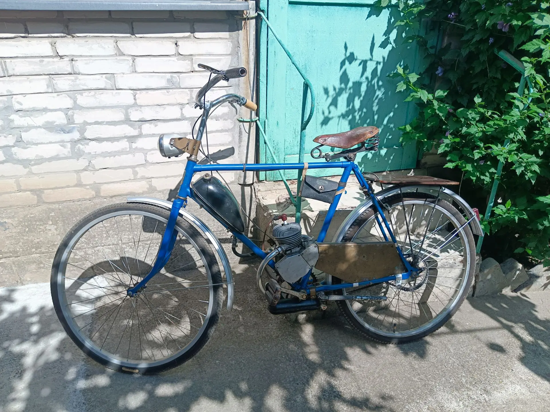 Продам вело с двигателем.