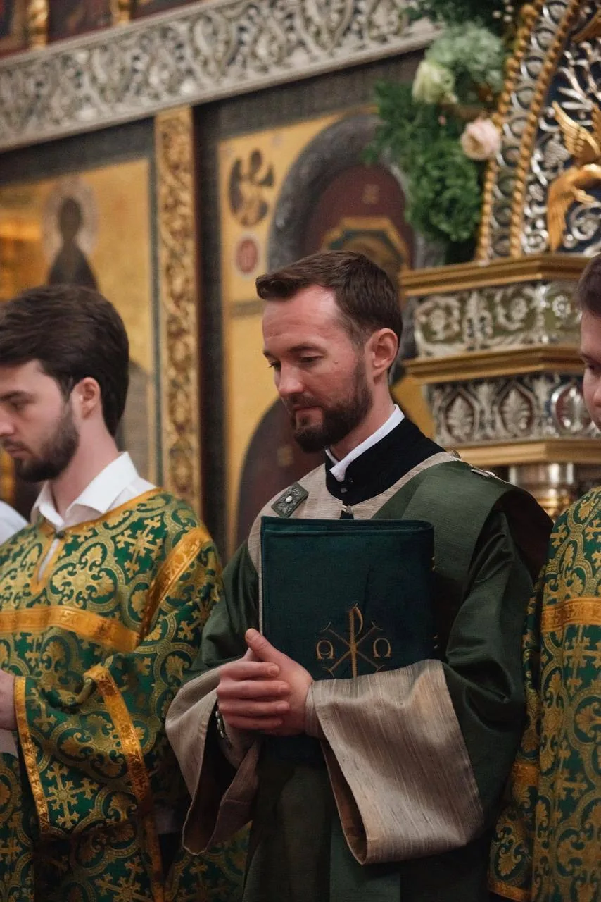 🌿Дорогой отец Александр! 

Сердечно поздравляем Вас с Днём Рождения! Благодарим Господа за Ваше усе