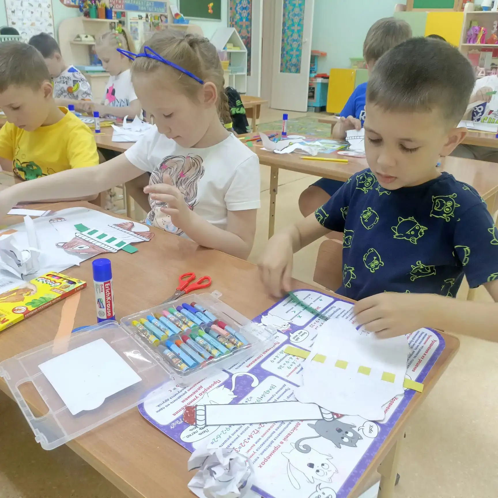 В нашем творческом уголке сегодня — плетение из бумаги! Эта техника идеально вписываетс...