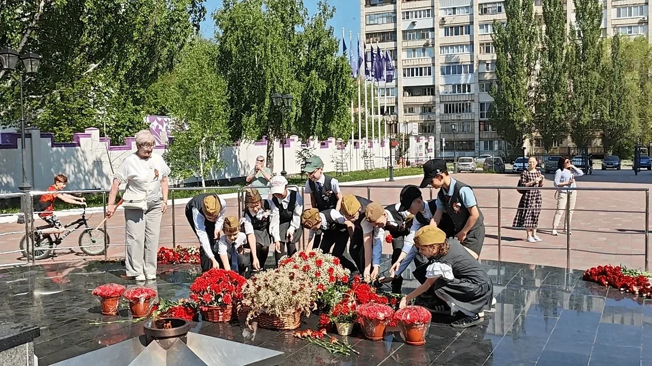 🕯️ К Вечному огню: память не гаснет  В преддверии 81-й годовщины Великой Победы, 8 мая, ученики 2В (