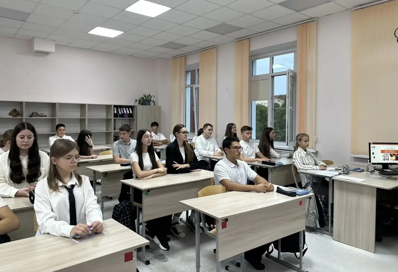 🕯️ В нашей школе прошли уроки памяти ко Дню солидарности в борьбе с терроризмом
