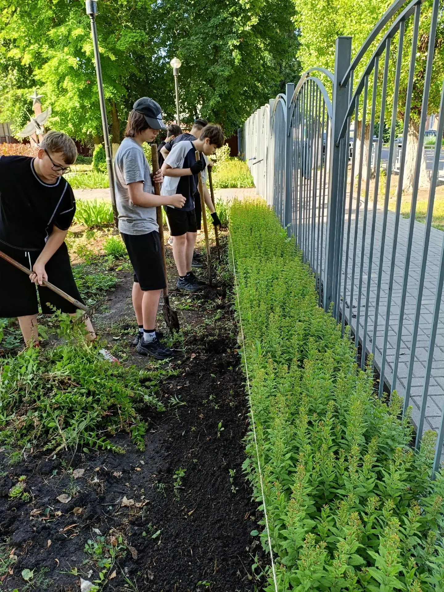 ‎🚿Каникулы с пользой!🌱
‎
‎    👫Наши школьники доказывают: отдых — это не только время для сна, но