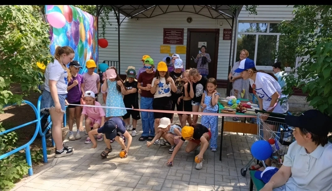 Активисты  #ДвиженияПервых22 совместно с главным специалистом по делам молодёжи Верой В...