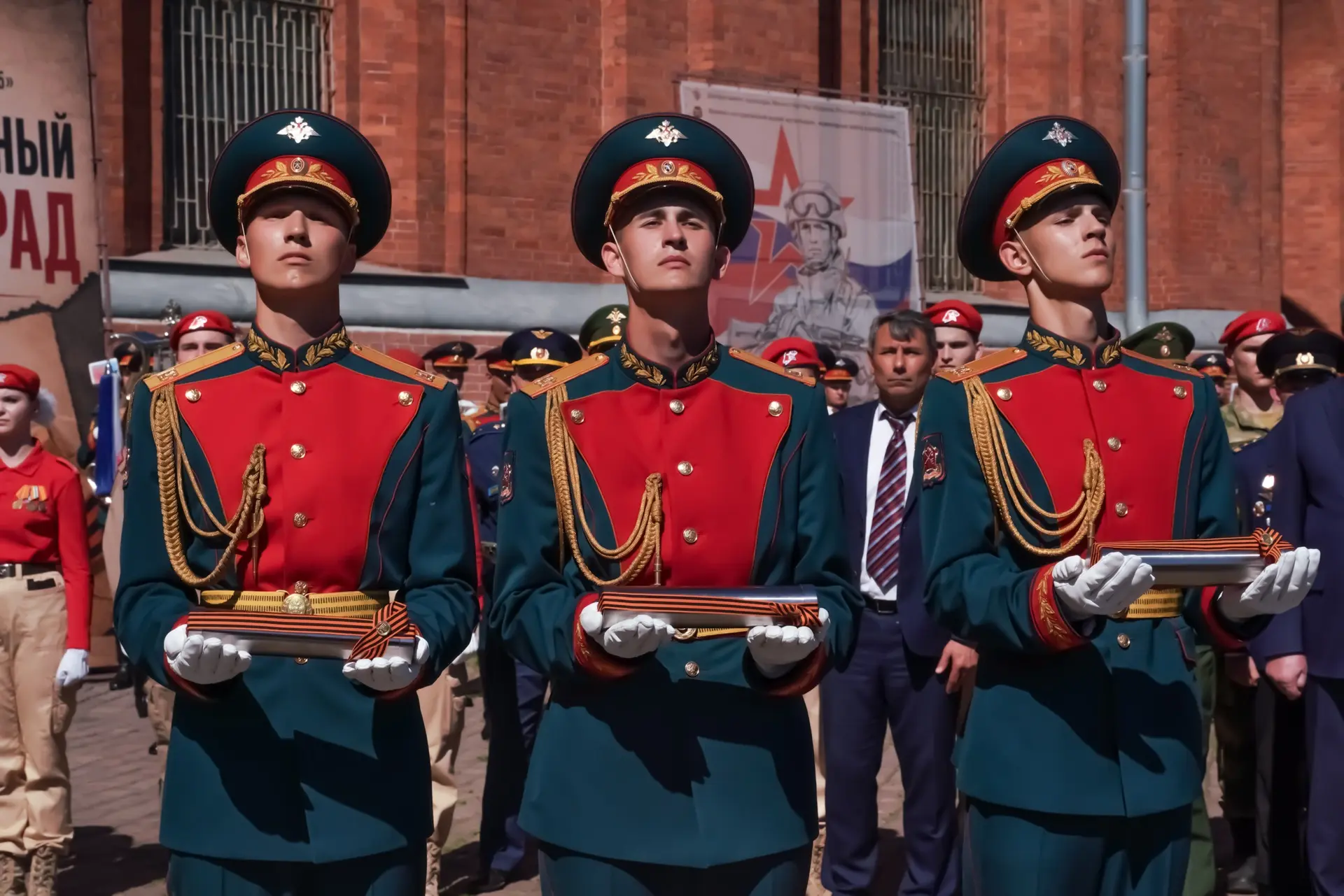 🇷🇺 ИСТОРИЧЕСКИЙ МОМЕНТ: ТРИ КАПСУЛЫ ВРЕМЕНИ

22 июня на площадке Военно-исторического музея артилл