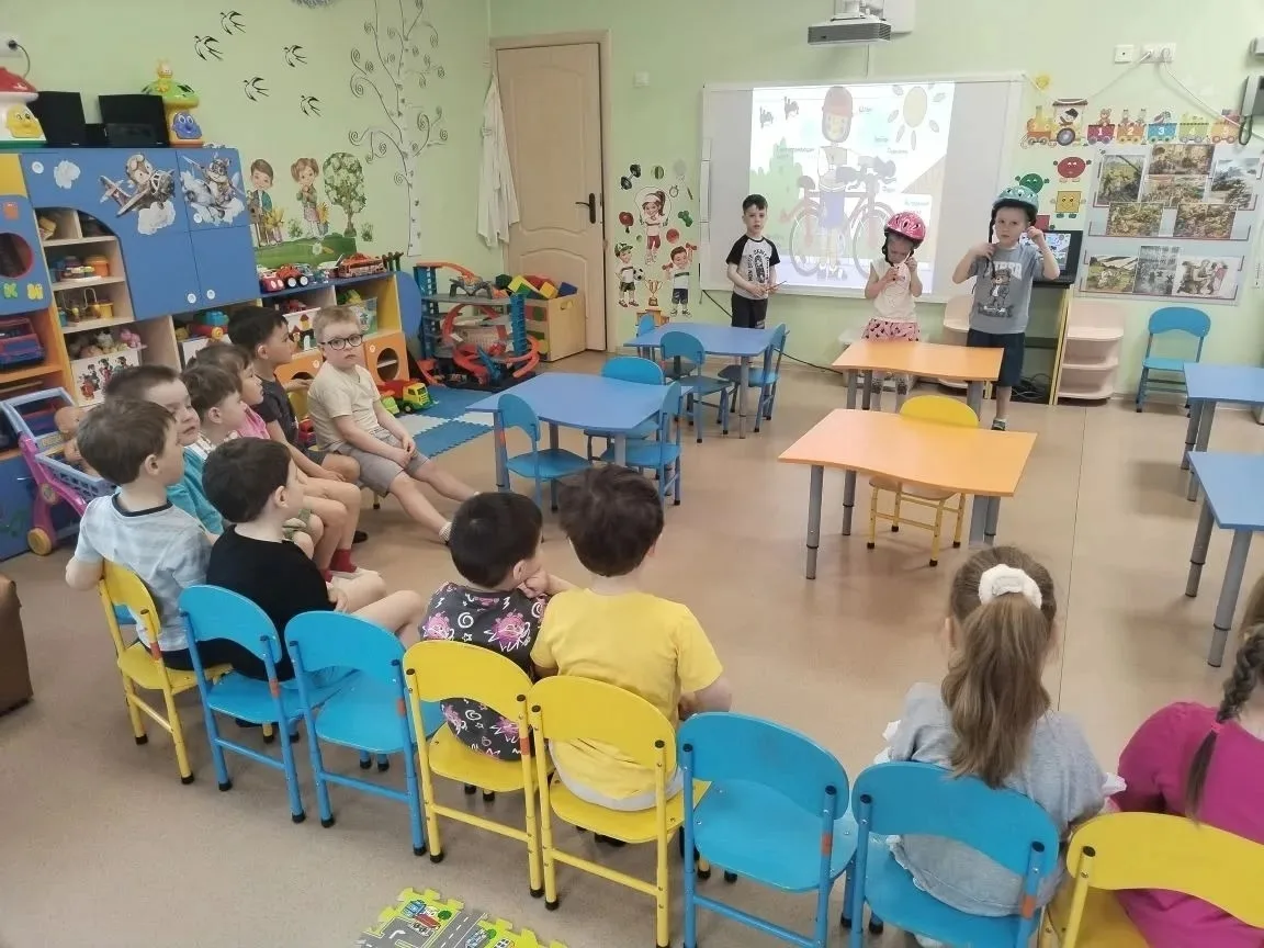 В рамках акции "Двумя педалями верчу" с воспитанниками детского сада были проведены бес...